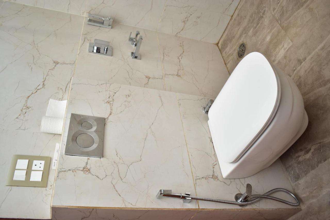 Qotel Hotel Signature Bnb-Ashok Vihar New Delhi Exteriör bild