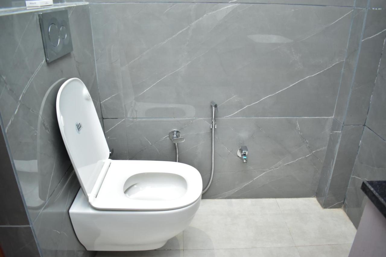 Qotel Hotel Signature Bnb-Ashok Vihar New Delhi Exteriör bild