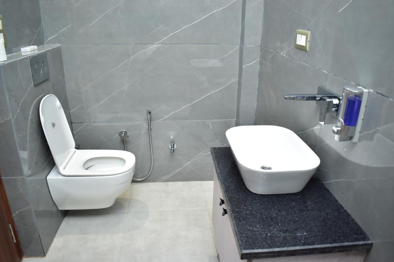 Qotel Hotel Signature Bnb-Ashok Vihar New Delhi Exteriör bild