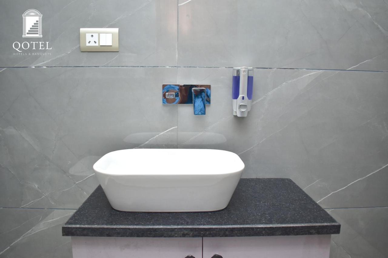 Qotel Hotel Signature Bnb-Ashok Vihar New Delhi Exteriör bild
